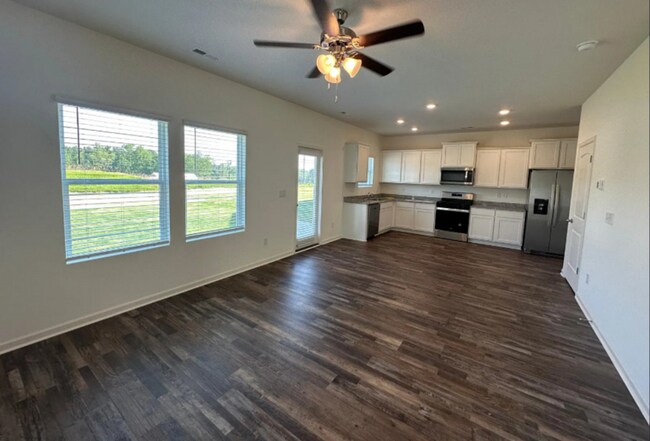 229 Chelsea Pk Cir