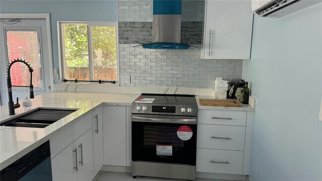 Photo - 1633 McKinley St