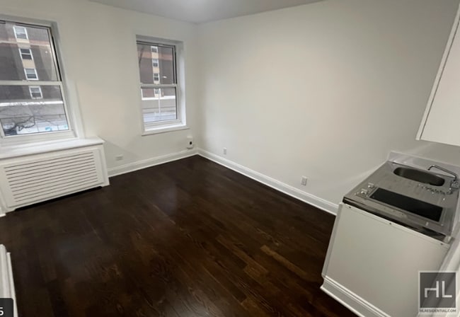 Building Photo - 2 AVENUE Rental