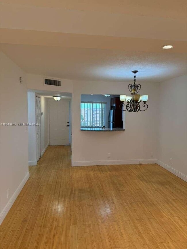 Photo - 8610 N Sherman Cir Unidad 508