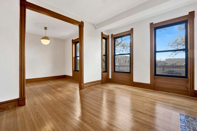 Photo - 825 W Armitage Ave