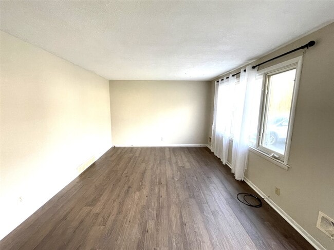 Photo - 141 Richards Ave