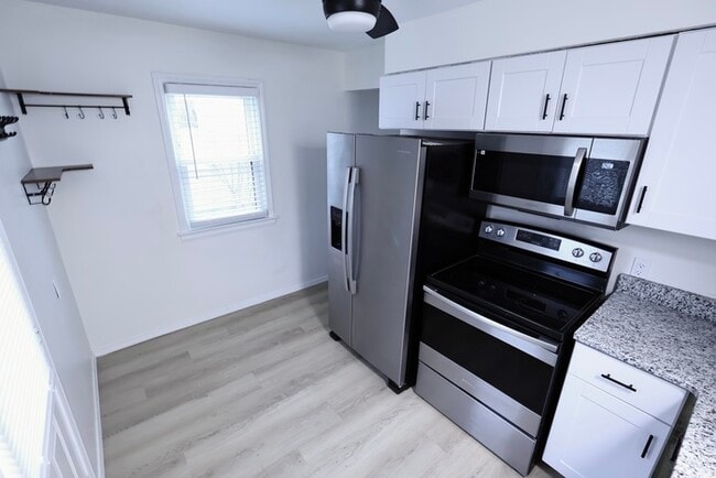 Photo - 843 Davies Ave