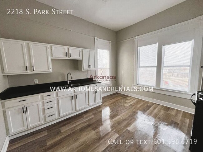 Photo - 2218 S Park St