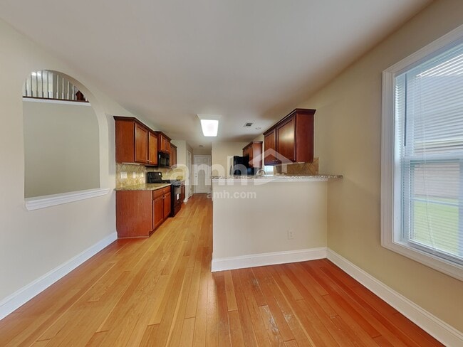 Photo - 2116 Benchmark Dr SW