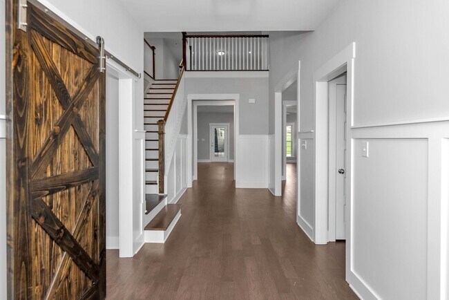 Photo - Luxury Craftsman Home in Monrovia Springs