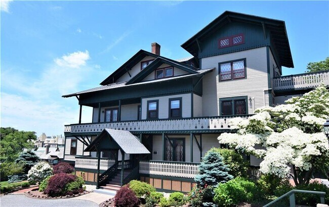 Photo - 35 Chastellux Ave Apartment Unit J