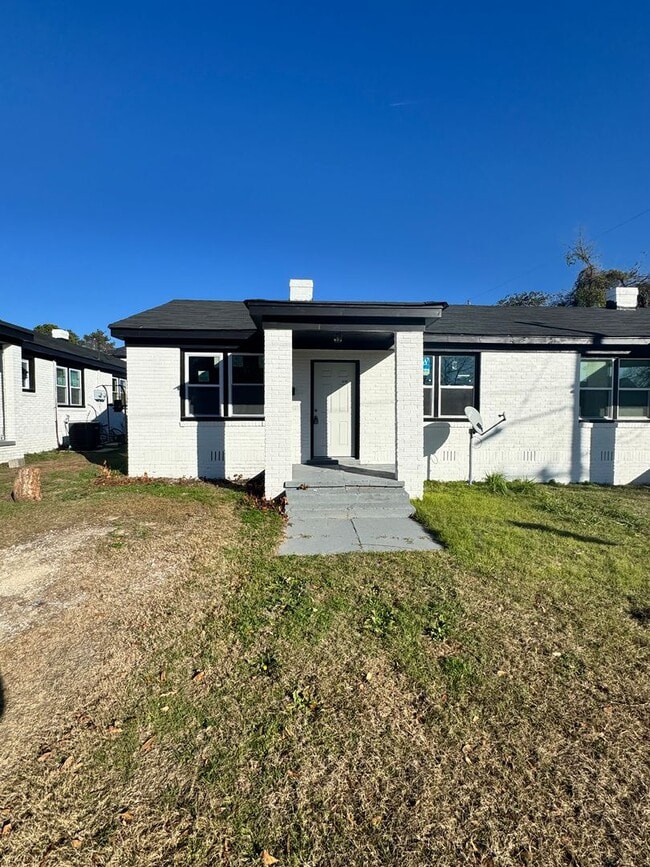 Photo - Newly renovated 2bd/1ba Apartments Unit 2202 Liberty St