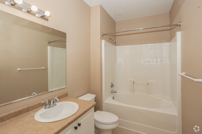 2BR, 2BA - 1,281SF - Bathroom