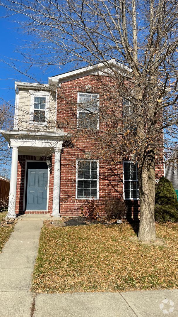Building Photo - HOUSE...3 Bedroom 2.5 Bath