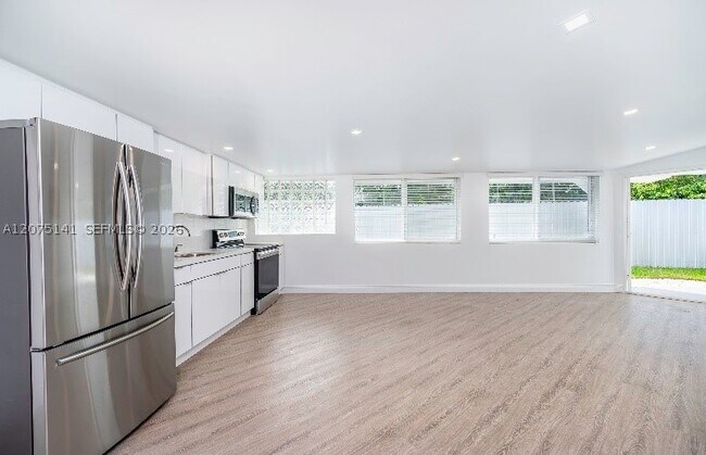 50 W 18th St Unit B