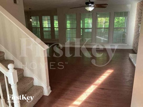 Photo - 2522 Halcyon Way