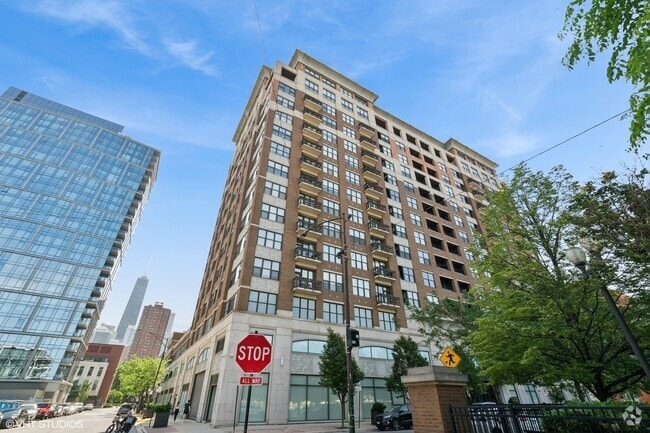 Building Photo - 849 N Franklin St Unit 1405 Rental