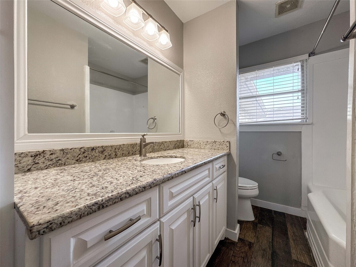 Photo - 5619 Wood Creek Way