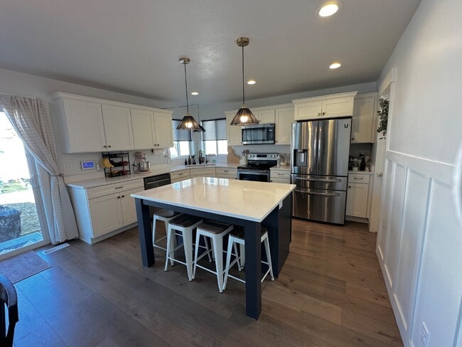 Photo - 353 N High Ridge Rd