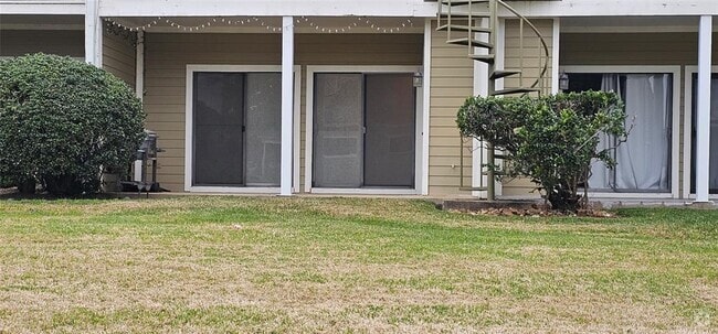 Building Photo - 125 April Point Dr S Rental
