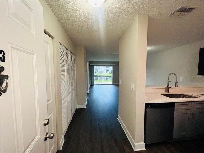 2556 Woodgate Blvd Unidad 103