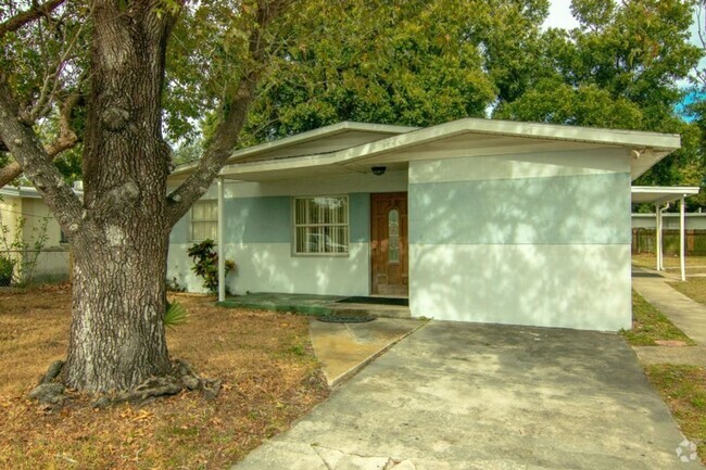 Building Photo - 4 Bedroom House for Lease in Mid-Town Tampa