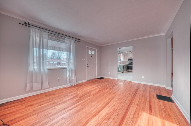 Photo - 3088 Ontario St