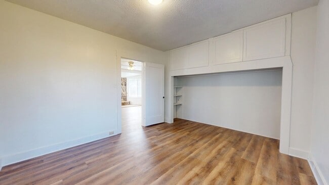 Photo - 2560 Fowler Ave