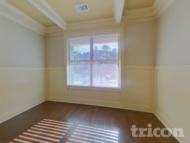 Photo - 1821 Binnies Way