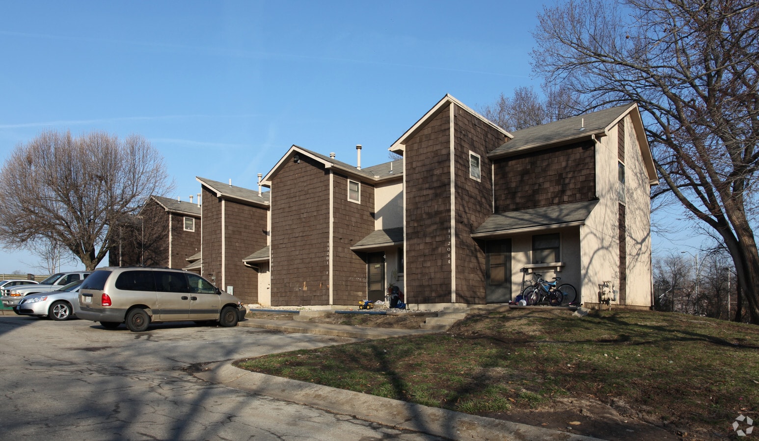Photo - Wornall Estates Apartments