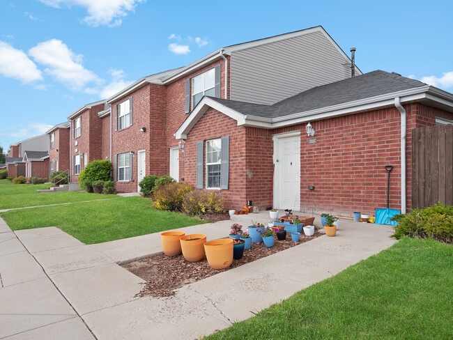 Building Photo - Pershing Pointe Rental