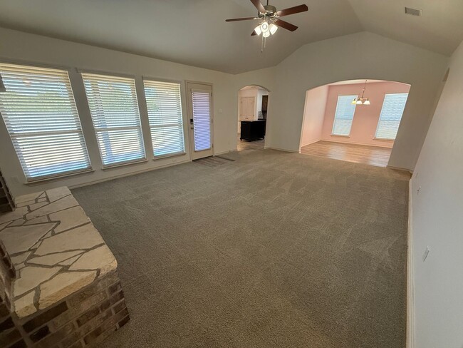 Photo - 4-Bedroom House for Rent in Copperas Cove