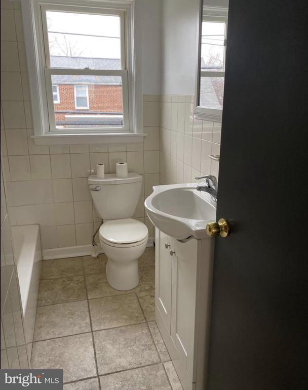 Photo - 672 Colwell Rd