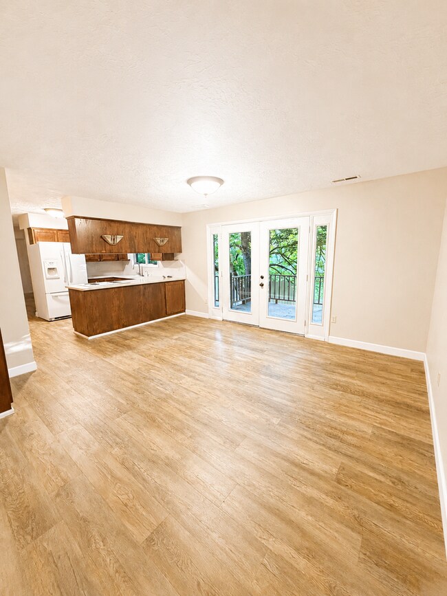 Photo - Spacious Charming Home (duplex)