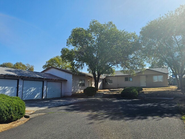 Building Photo - MF072-3rd St-Buck Unit C Rental