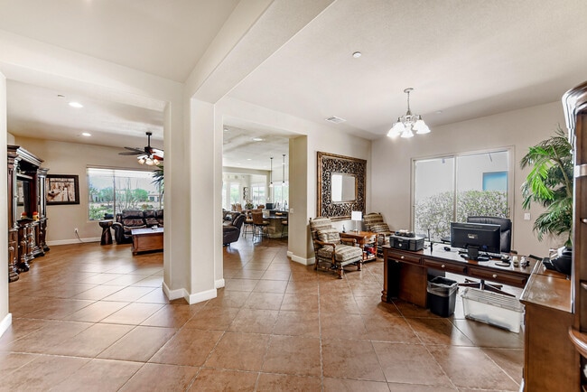 81465 Avenida Montura