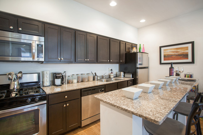 Kitchen - Harry Frank Building - 1938 W Lawrence Ave Apartments