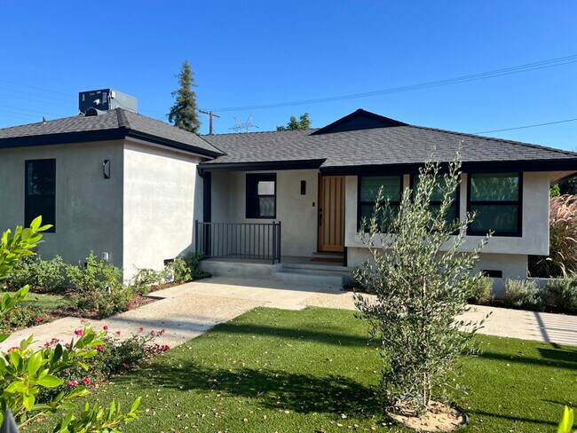 Photo - 18848 Collins St