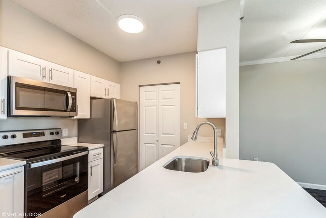 Cloverleaf Apartments