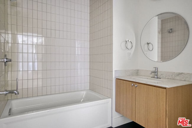 Photo - 1822 Overland Ave Unit 402