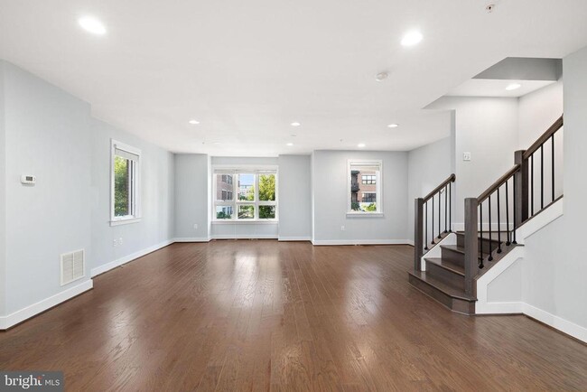 Photo - 721 Watson St Townhome