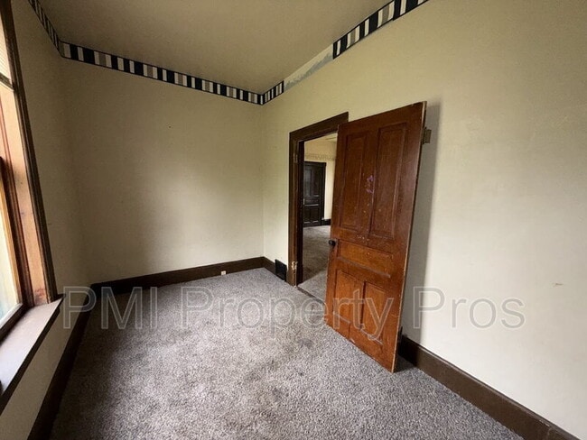 Photo - 2439 Dr. William Finlayson St