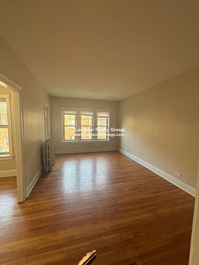 Building Photo - 916 Reba Pl Unit 2N
