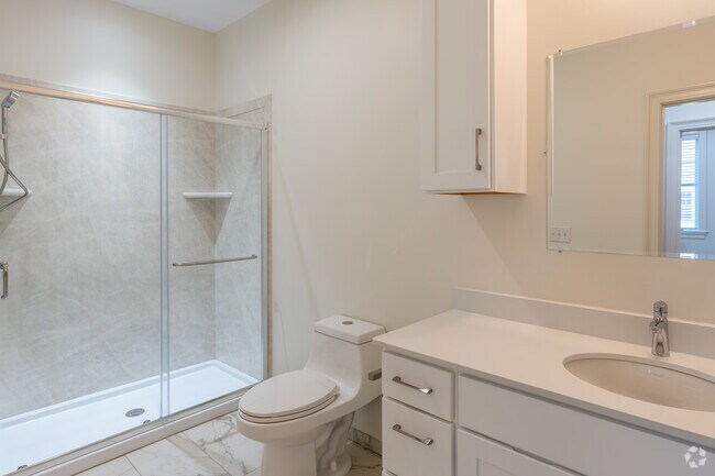 1BR, 1BA, 1 DEN – 942SF - Bathroom