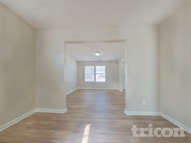 Photo - 490 Fox Trot Dr