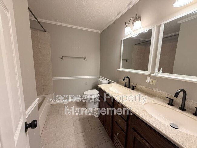 Photo - 807 Camelia St
