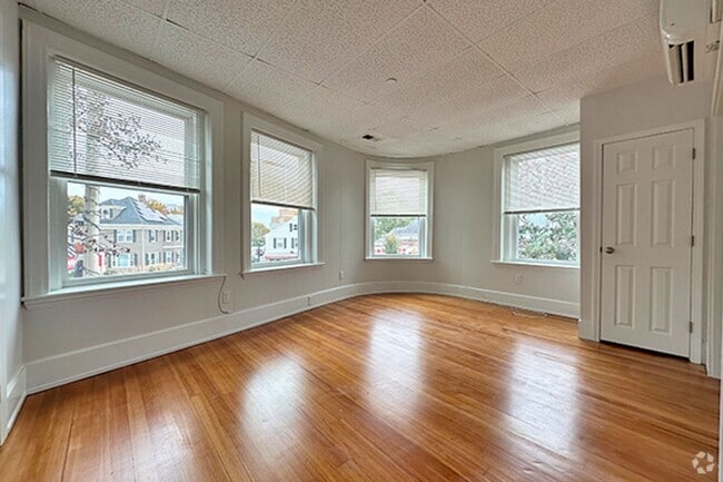 Building Photo - 7/1 Sunny, spacious 1BR in downtown Beverl... Rental