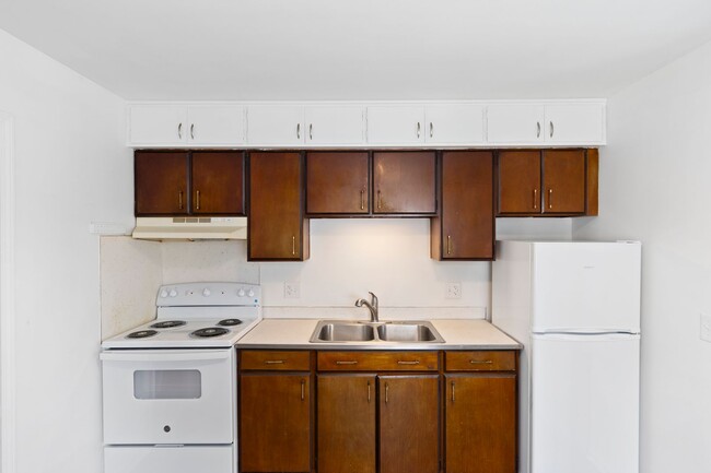 Photo - Colonial Manor (GL62,LLC)