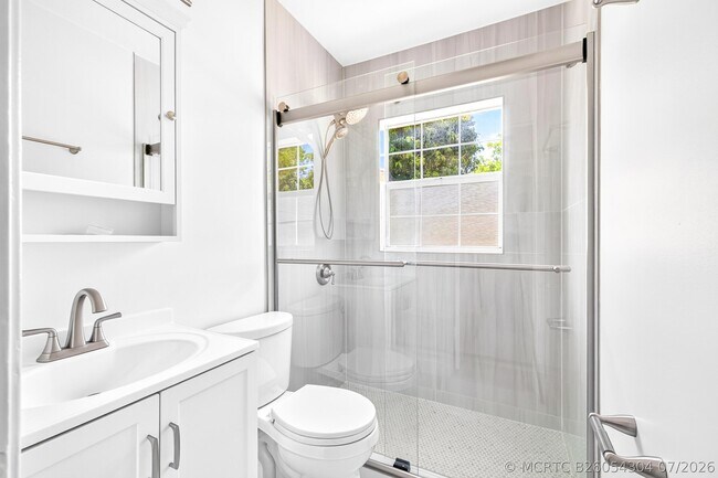 Photo - 423 SW 11th Ct