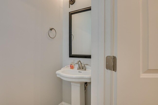 Photo - 596 Vinings Dr