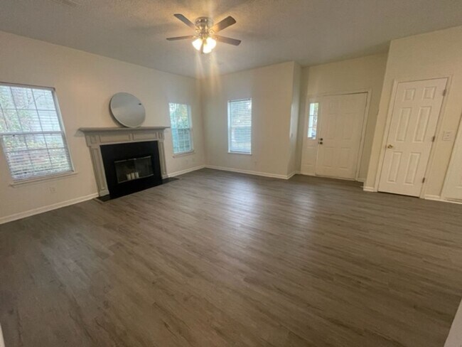 Photo - 149 Shelby Drive - Sandstone