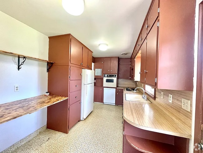 Building Photo - 2713 S 74th St Rental