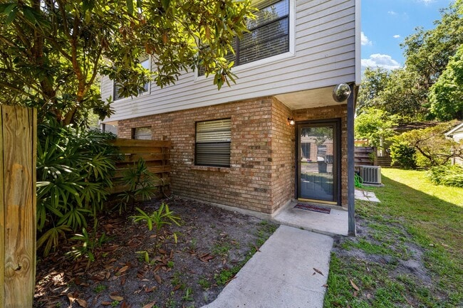 Building Photo - Haystacks Condo