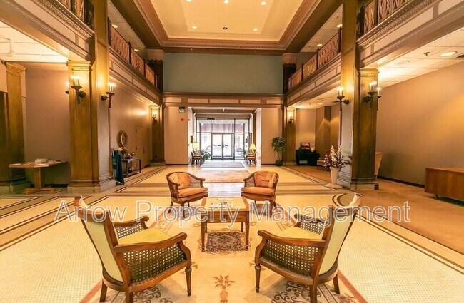 Photo - 208 E 5th St